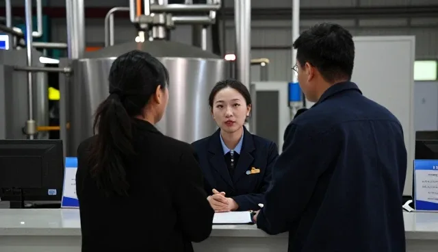 精细化工行业发展趋势对技术咨询与原料销售的影响分析